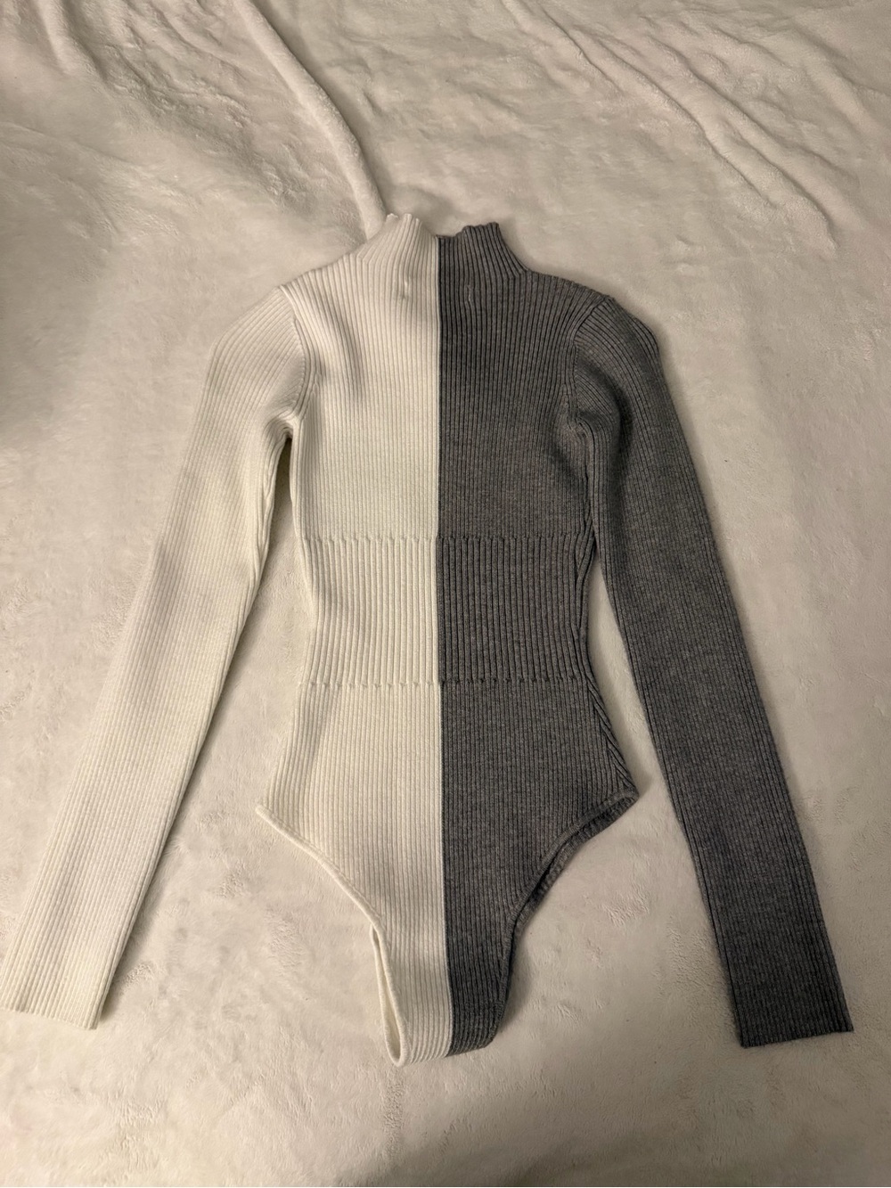 Colorblock Ribbed Long-Sleeve Bodysuit - Gray & White - Picture 4 of 5